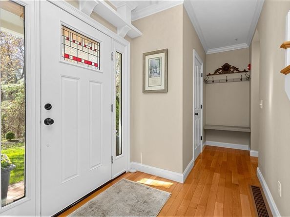 9 Thurston Place 9, Medfield MA 02052