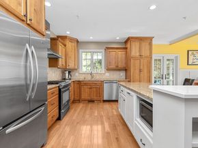 9 Thurston Place 9, Medfield MA 02052