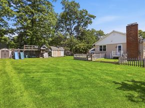 8 Maple Rd, Westford MA 01886