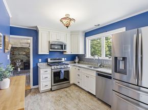8 Maple Rd, Westford MA 01886