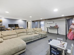 8 Maple Rd, Westford MA 01886