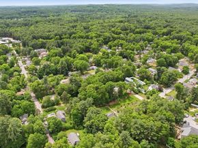 8 Maple Rd, Westford MA 01886