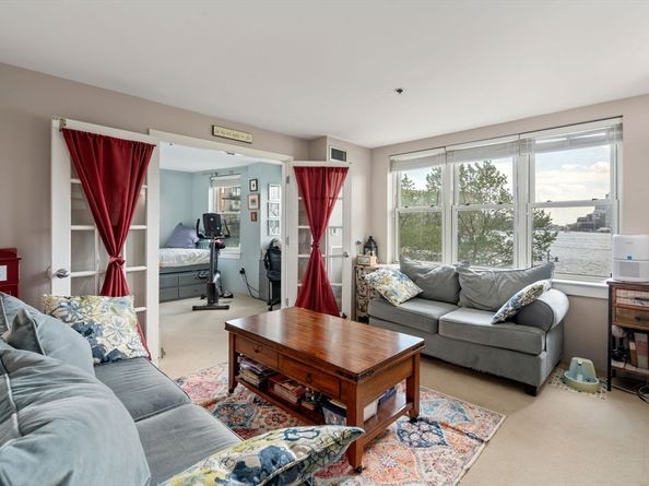 113 Sumner St 32, Boston MA 02128