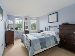113 Sumner St 32, Boston MA 02128