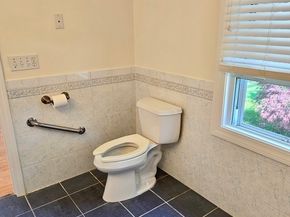 17 Cedar St, Southbridge MA 01550