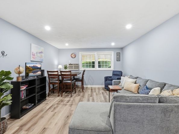 6 Walker Rd 4, North Andover MA 01845