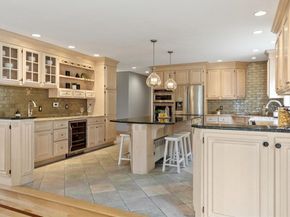 258 Hill St, Leominster MA 01453