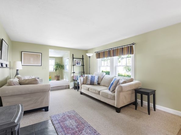42 Hawthorn Ave, Needham MA 02492