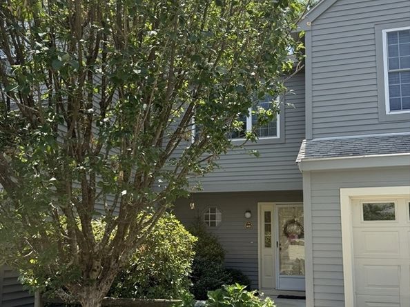 401 Ridgefield Cir 401D, Clinton MA 01510