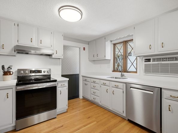 31 Day Circle, Woburn MA 01801