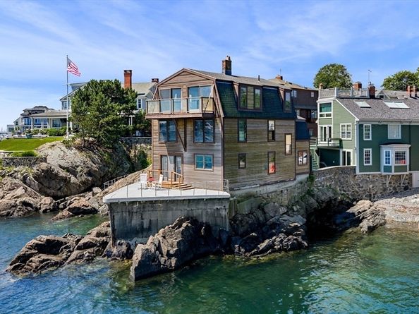 137R Front, Marblehead MA 01945