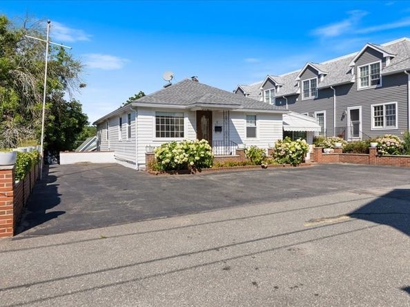 8 Luzitania Ave, Gloucester MA 01930