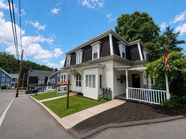 8 Hawes St, Fitchburg MA 01420