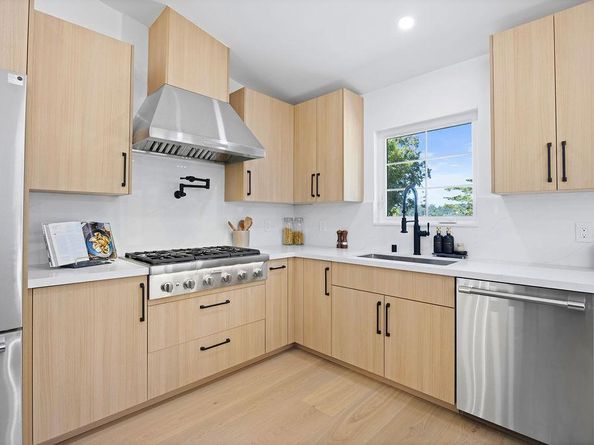 132 Lakeshore Drive, San Mateo CA 94402