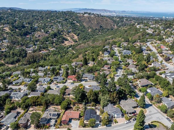 132 Lakeshore Drive, San Mateo CA 94402