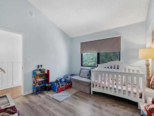 14293 Foothill Blvd 19, Sylmar (los Angeles) CA 91342