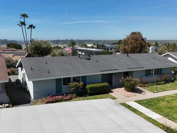 3685 Vista Campana 30, Oceanside CA 92057