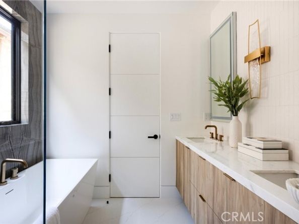 303 Goldenrod Avenue, Corona Del Mar (newport Beach) CA 92625