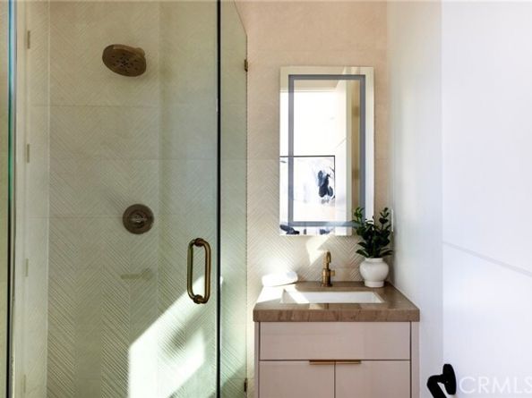 303 Goldenrod Avenue, Corona Del Mar (newport Beach) CA 92625