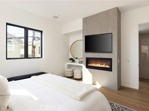 303 Goldenrod Avenue, Corona Del Mar (newport Beach) CA 92625