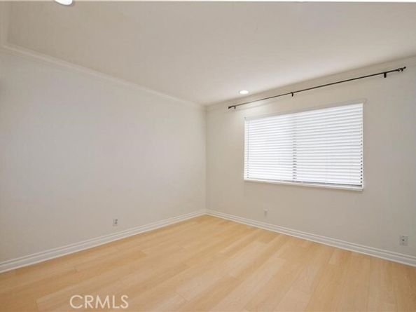 5711 Owensmouth Avenue 117, Woodland Hills (los Angeles) CA 91367