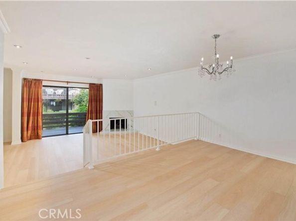 5711 Owensmouth Avenue 117, Woodland Hills (los Angeles) CA 91367