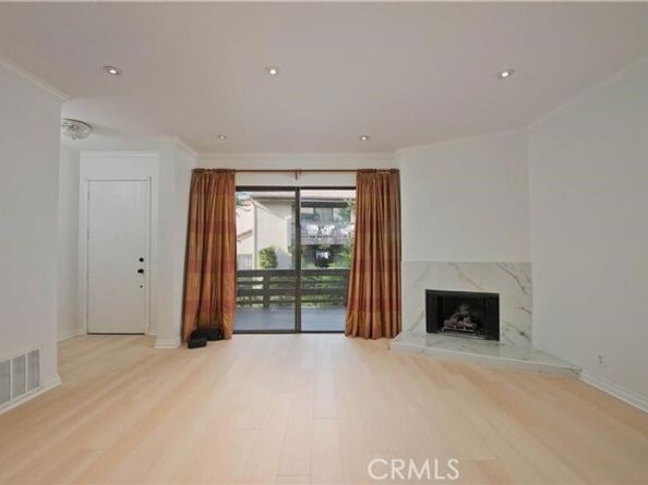 5711 Owensmouth Avenue 117, Woodland Hills (los Angeles) CA 91367