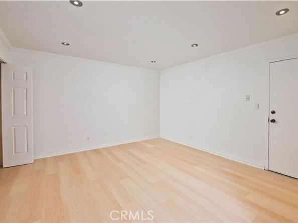 5711 Owensmouth Avenue 117, Woodland Hills (los Angeles) CA 91367