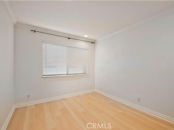 5711 Owensmouth Avenue 117, Woodland Hills (los Angeles) CA 91367