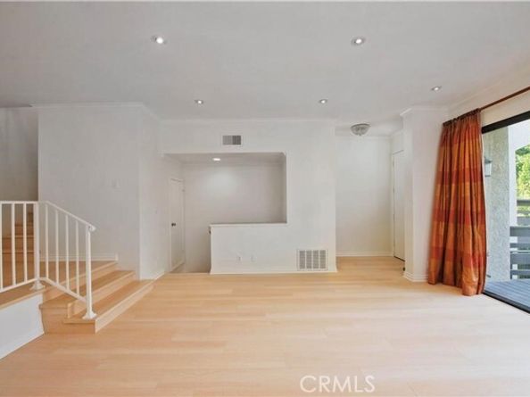 5711 Owensmouth Avenue 117, Woodland Hills (los Angeles) CA 91367