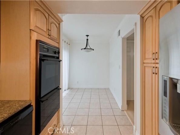 5711 Owensmouth Avenue 117, Woodland Hills (los Angeles) CA 91367