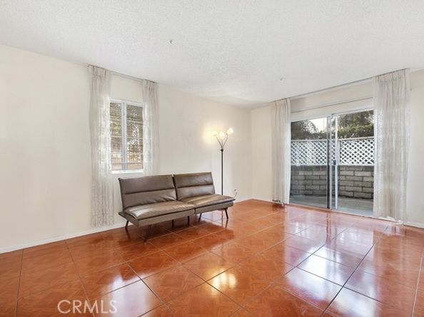 15044 Nordhoff 1, North Hills (los Angeles) CA 91343