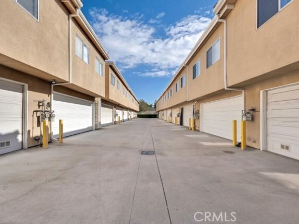 15044 Nordhoff 1, North Hills (los Angeles) CA 91343