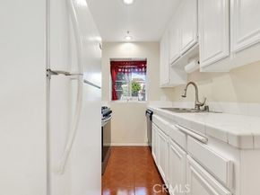 15044 Nordhoff 1, North Hills (los Angeles) CA 91343