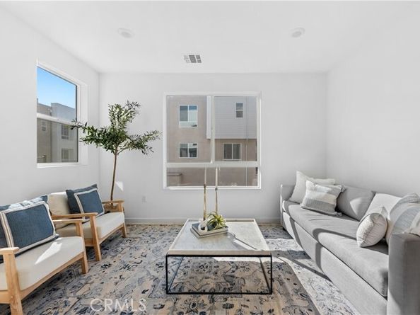 9423 N Sepulveda Blvd. 2, North Hills (los Angeles) CA 91343