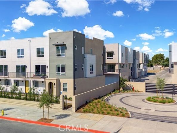 9423 N Sepulveda Blvd. 2, North Hills (los Angeles) CA 91343