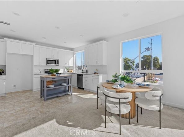 9423 N Sepulveda Blvd. 2, North Hills (los Angeles) CA 91343