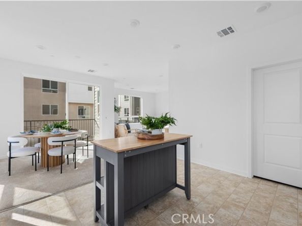 9423 N Sepulveda Blvd. 2, North Hills (los Angeles) CA 91343