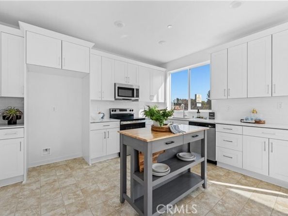 9423 N Sepulveda Blvd. 2, North Hills (los Angeles) CA 91343