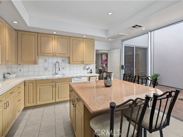 5715 Etiwanda Avenue 4, Tarzana (los Angeles) CA 91356