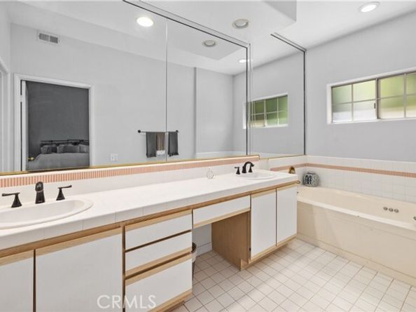 5715 Etiwanda Avenue 4, Tarzana (los Angeles) CA 91356