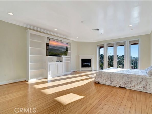5250 Calatrana Drive, Woodland Hills (los Angeles) CA 91364