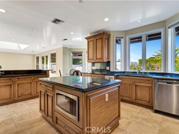 5250 Calatrana Drive, Woodland Hills (los Angeles) CA 91364