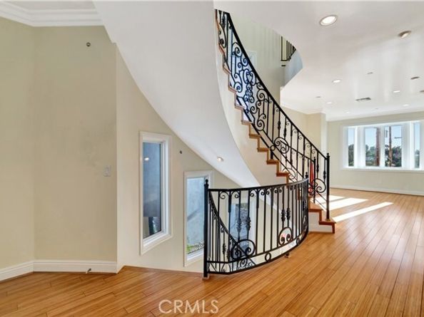 5250 Calatrana Drive, Woodland Hills (los Angeles) CA 91364