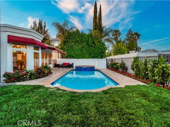 5250 Calatrana Drive, Woodland Hills (los Angeles) CA 91364