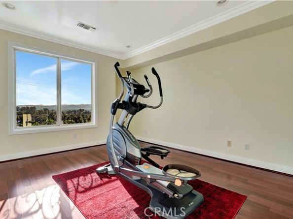 5250 Calatrana Drive, Woodland Hills (los Angeles) CA 91364