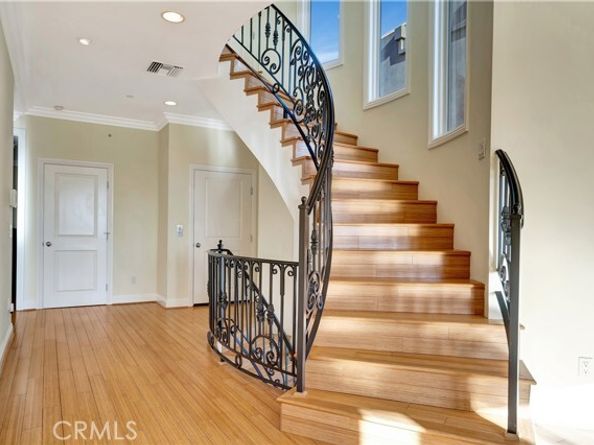 5250 Calatrana Drive, Woodland Hills (los Angeles) CA 91364