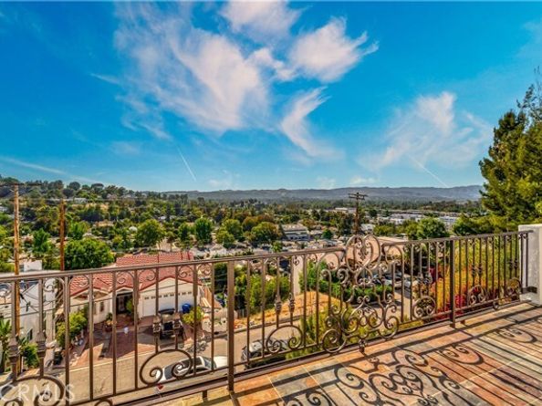 5250 Calatrana Drive, Woodland Hills (los Angeles) CA 91364