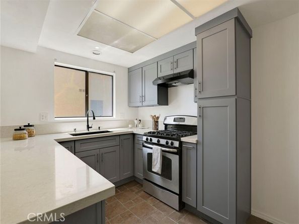 18954 Sherman Way 9, Reseda (los Angeles) CA 91335