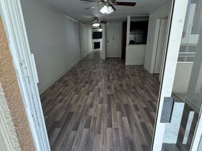 5550 Owensmouth 121, Woodland Hills (los Angeles) CA 91367